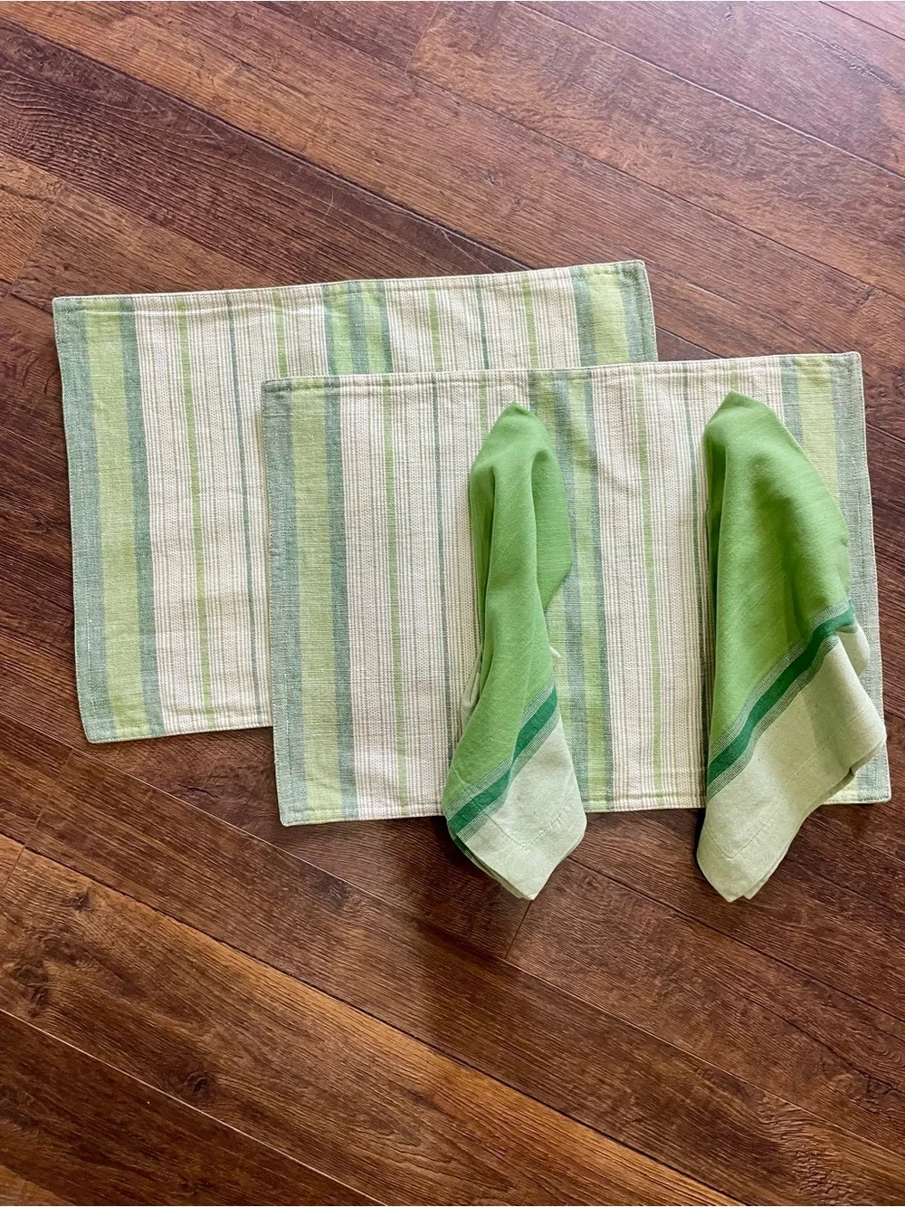 Crate&Barrel Mason Vivre 4 piece Green Cotton Placemat & Napkin Set for 2